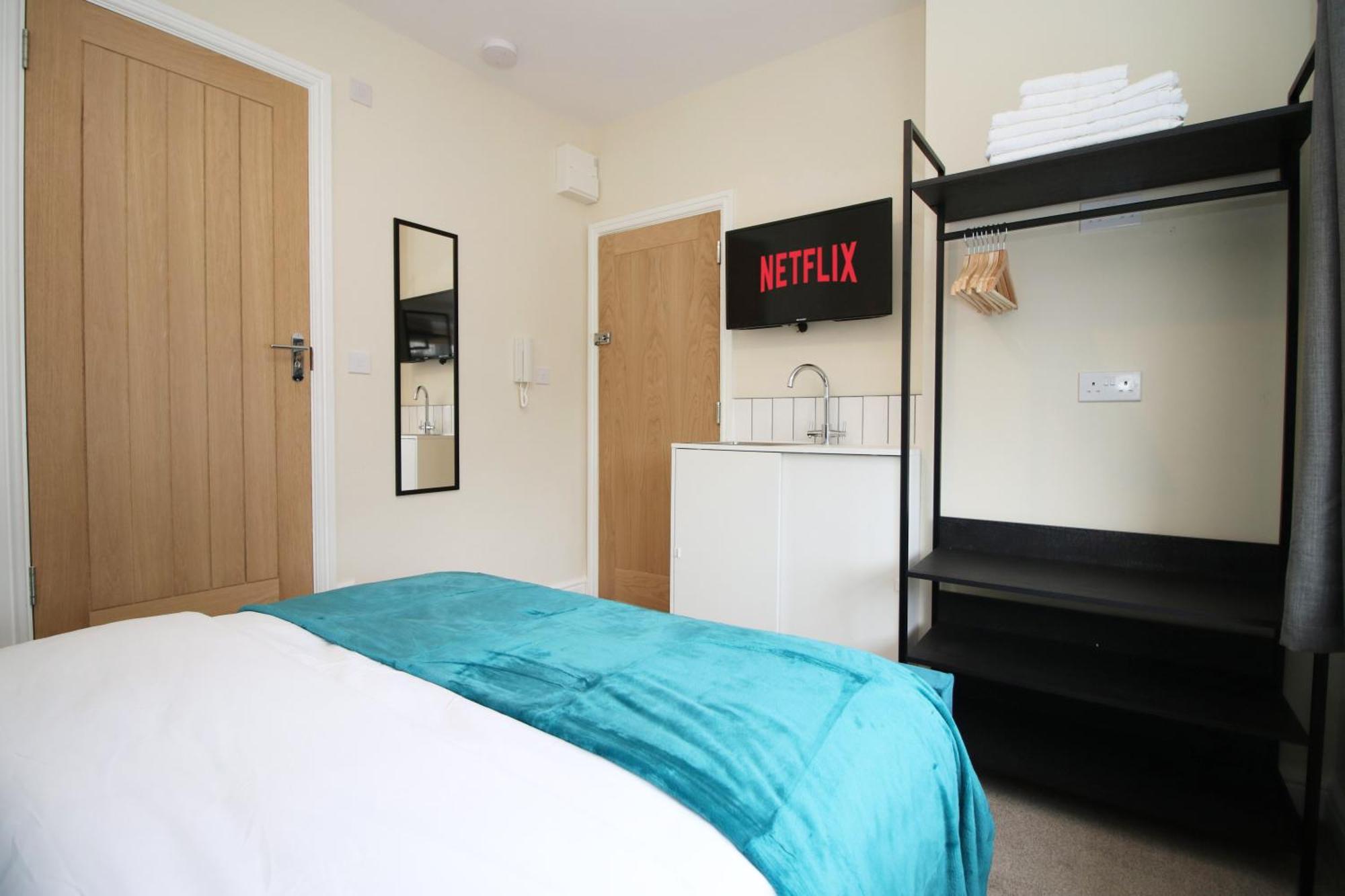 Luxury 4 Bedroom 4 Ensuite Home In Penarth Cardiff Bagian luar foto